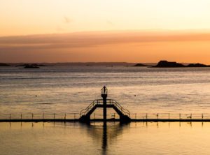 plongeoir piscine bon-secours saint-malo couché-de-soleil