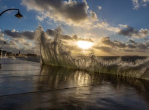 vagues saint-malo sunset