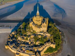 mont saint michel lever du jour aérien