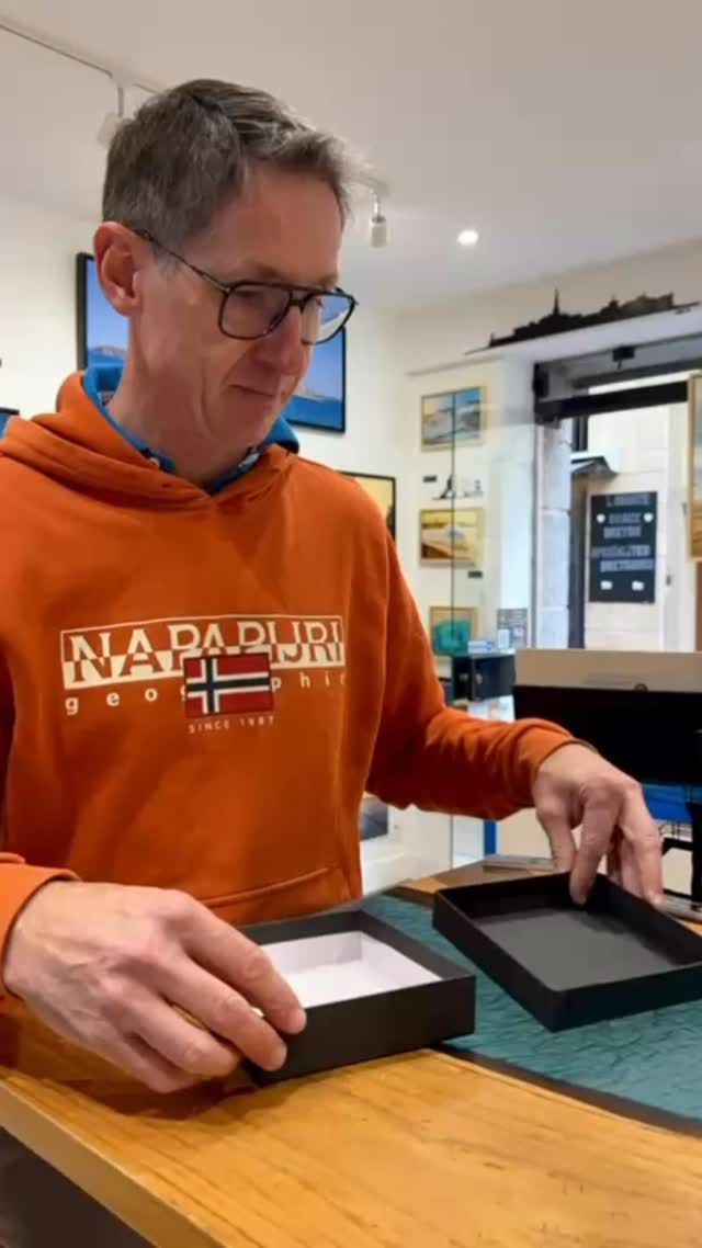 ✨ Nouvelles boîtes cadeaux disponibles !
Pour 1 cube + 1 marque-page,
la boîte cadeau est OFFERTE.
Simple, beau et prêt à offrir. 🎁💛

#galeriemalouine #boitecadeau #ideecadeau #faitmain #creationfrancaise
#saintmalo #bretagne #commercelocal #shoplocal