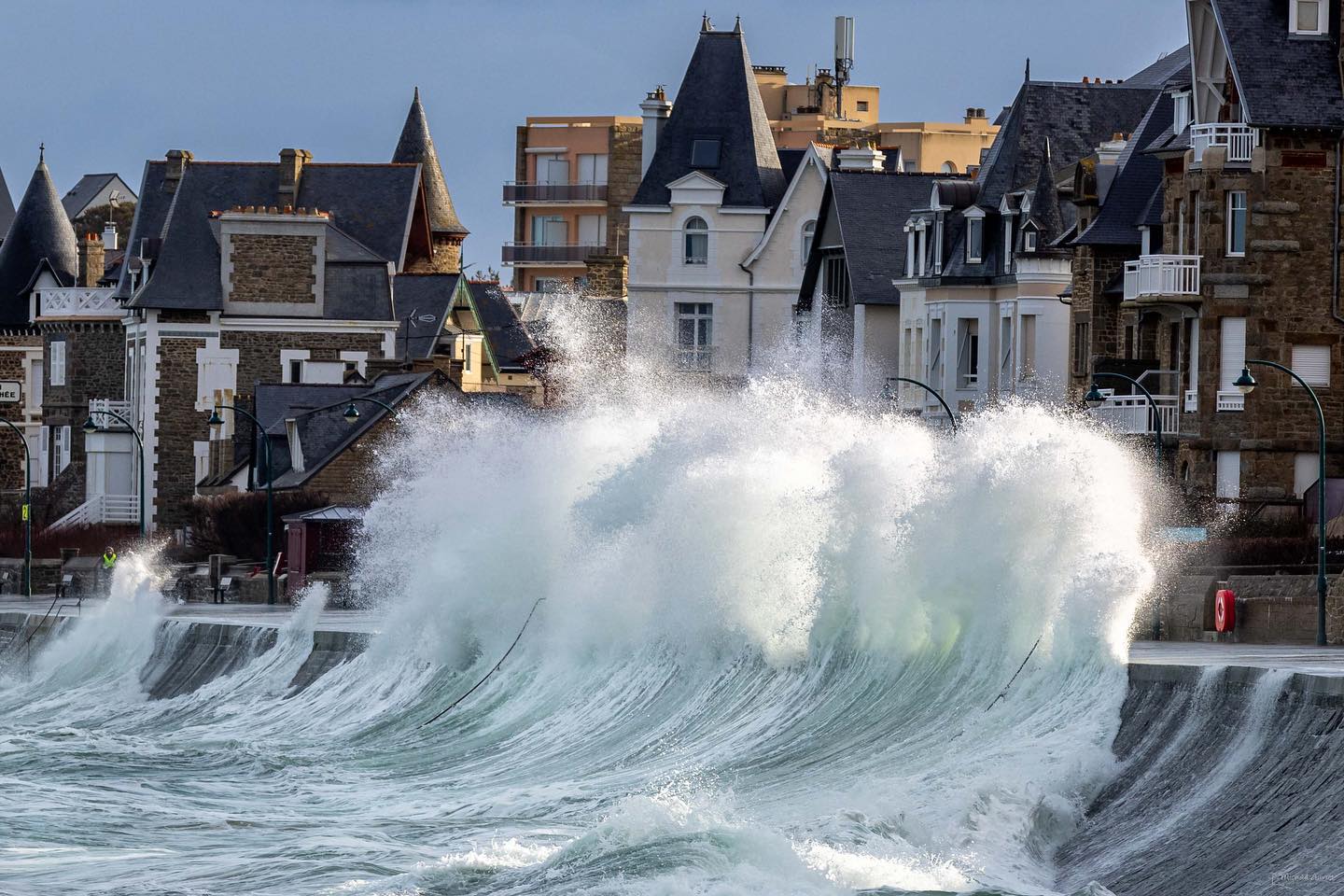 grande marée vague tempête sillon saint Malo