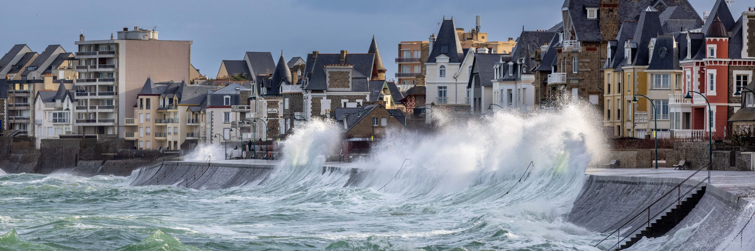 saint Malo sillon panoramique grande marée tempête